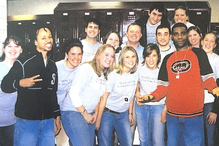 Group of students gathered with comedian Tracy Morgan in 2004