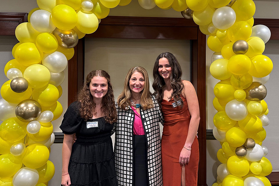 Dr. Stella Plutino-Calabrese (center) with this year's Dante Scholarship recipients.